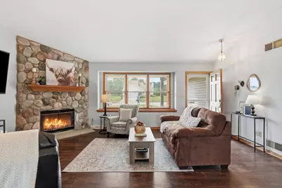 124  Small Farm Rd, Mukwonago, WI 53149 - Photo 3