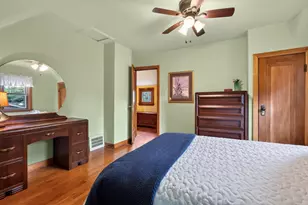 828 N 113th St, Wauwatosa, WI 53226 - Photo 27
