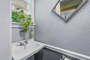 828 N 113th St, Wauwatosa, WI 53226 - Photo 19