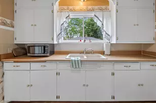 828 N 113th St, Wauwatosa, WI 53226 - Photo 17
