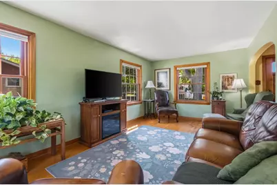 828 N 113th St, Wauwatosa, WI 53226 - Photo 9