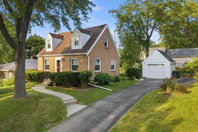 828 N 113th St, Wauwatosa, WI 53226 - Photo 1
