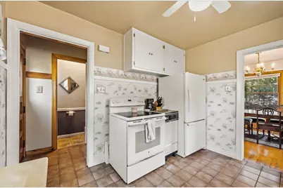 828 N 113th St, Wauwatosa, WI 53226 - Photo 17