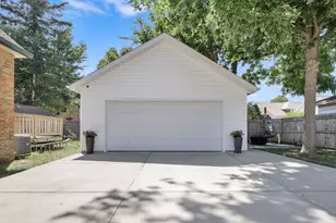 1019 Glenview Ave, Wauwatosa, WI 53213 - Photo 23