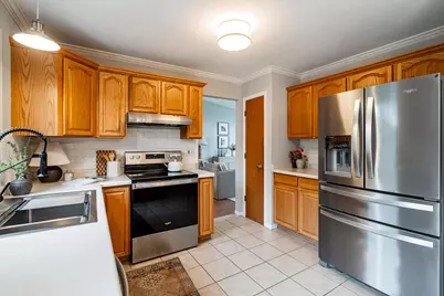 2304  Brookstone Ln, Waukesha, WI 53188 - Photo 11