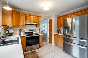 2304 Brookstone Ln, Waukesha, WI 53188 - Photo 11