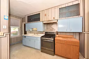 3063 S 8th St, Milwaukee, WI 53215 - Photo 15
