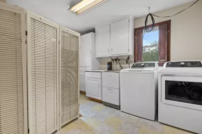 2421 W Bridge St, Milwaukee, WI 53221 - Photo 11