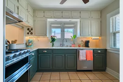 426 N 70th St, Wauwatosa, WI 53213 - Photo 9