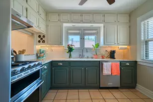 426 N 70th St, Wauwatosa, WI 53213 - Photo 9