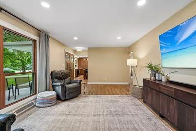 1389  Glenbrook Dr, Cedarburg, WI 53012 - Photo 5