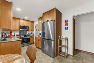 11825 W Elmhurst Pkwy, Wauwatosa, WI 53226 - Photo 9