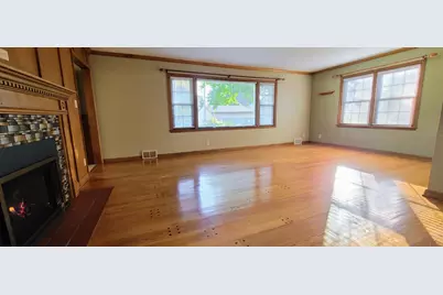 9715 W Wisconsin Ave, Wauwatosa, WI 53226 - Photo 7