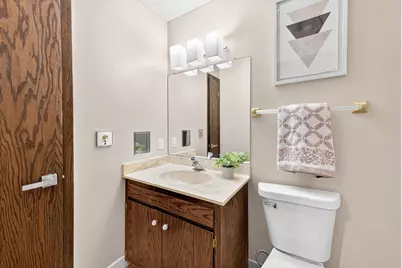 6589 N Crestwood Dr, Glendale, WI 53209 - Photo 23