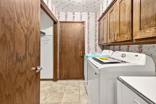 6589 N Crestwood Dr, Glendale, WI 53209 - Photo 21