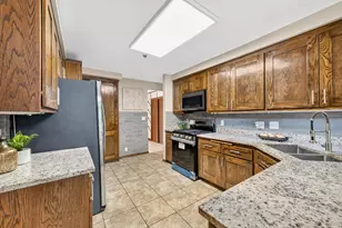 6589 N Crestwood Dr, Glendale, WI 53209 - Photo 11
