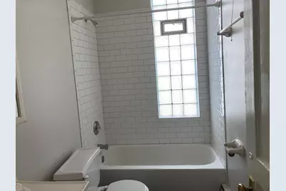 1734 N Arlington Pl #Lower, Milwaukee, WI 53202 - Photo 3