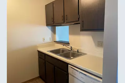 6151 W Cold Spring Rd, Greenfield, WI 53220 - Photo 7