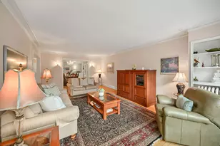 2009 N Prospect Ave, Milwaukee, WI 53202 - Photo 3