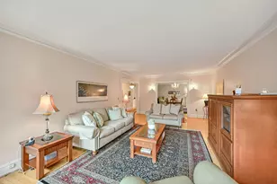2009 N Prospect Ave, Milwaukee, WI 53202 - Photo 5