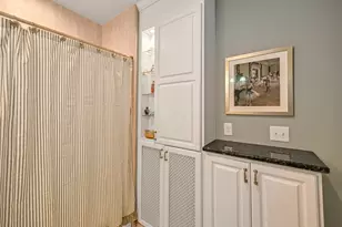 2009 N Prospect Ave, Milwaukee, WI 53202 - Photo 15