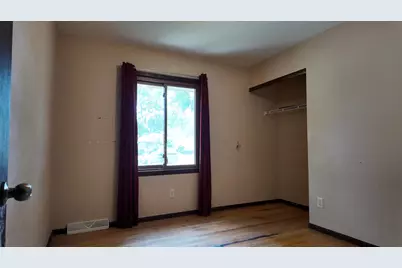 8334 W Denver Ave, Milwaukee, WI 53223 - Photo 9