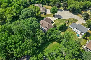 11221 W Drake Ln, Franklin, WI 53132 - Photo 37