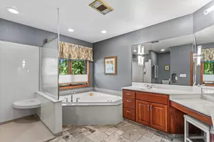 11221 W Drake Ln, Franklin, WI 53132 - Photo 19