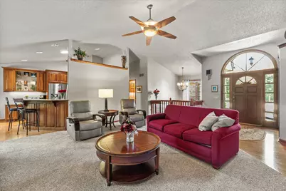 11221 W Drake Ln, Franklin, WI 53132 - Photo 9