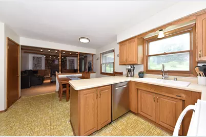 2751 N 118th St, Wauwatosa, WI 53222 - Photo 11