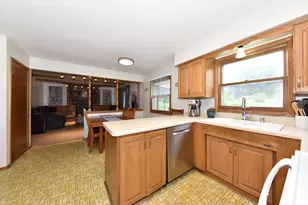 2751 N 118th St, Wauwatosa, WI 53222 - Photo 11