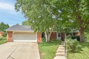2751 N 118th St, Wauwatosa, WI 53222 - Photo 3