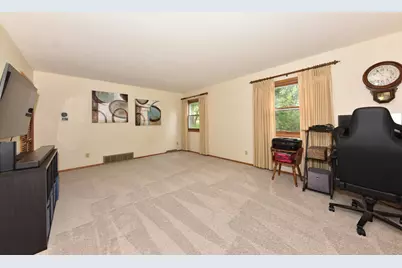 2751 N 118th St, Wauwatosa, WI 53222 - Photo 7