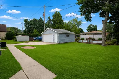 2419 S 81st St, West Allis, WI 53219 - Photo 37