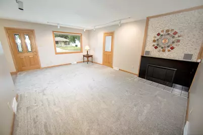 2419 S 81st St, West Allis, WI 53219 - Photo 7