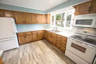 2419 S 81st St, West Allis, WI 53219 - Photo 21