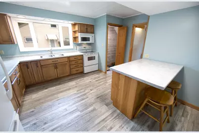 2419 S 81st St, West Allis, WI 53219 - Photo 17