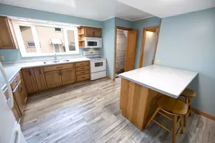 2419 S 81st St, West Allis, WI 53219 - Photo 17