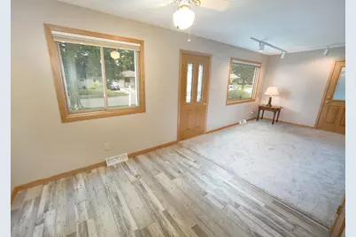 2419 S 81st St, West Allis, WI 53219 - Photo 13