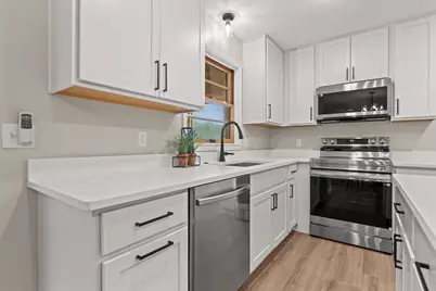 N61W23015  Silver Spring Dr, Sussex, WI 53089 - Photo 7