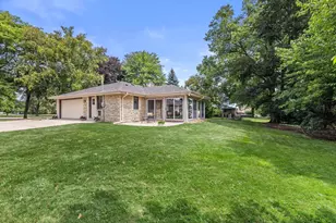N61W23015 Silver Spring Dr, Sussex, WI 53089 - Photo 35