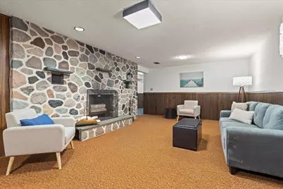 N61W23015  Silver Spring Dr, Sussex, WI 53089 - Photo 25