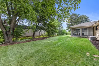 N61W23015  Silver Spring Dr, Sussex, WI 53089 - Photo 33