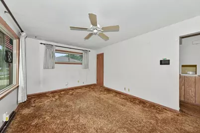 8651 W Crossfield Ave, Milwaukee, WI 53225 - Photo 5