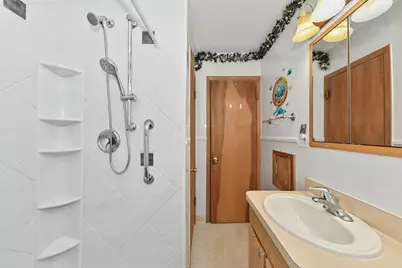 8651 W Crossfield Ave, Milwaukee, WI 53225 - Photo 11