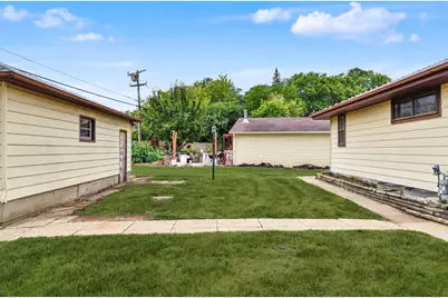 8651 W Crossfield Ave, Milwaukee, WI 53225 - Photo 17