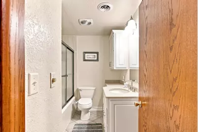 10400 W Pallottine Dr, Greenfield, WI 53228 - Photo 17