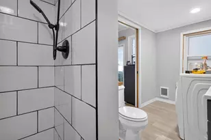 1450 N Humboldt Ave, Milwaukee, WI 53202 - Photo 17