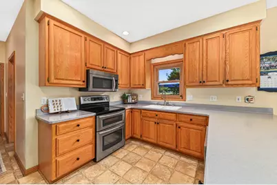 W151N10742  Preserve Pkwy, Germantown, WI 53022 - Photo 13