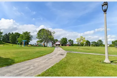 W151N10742  Preserve Pkwy, Germantown, WI 53022 - Photo 41